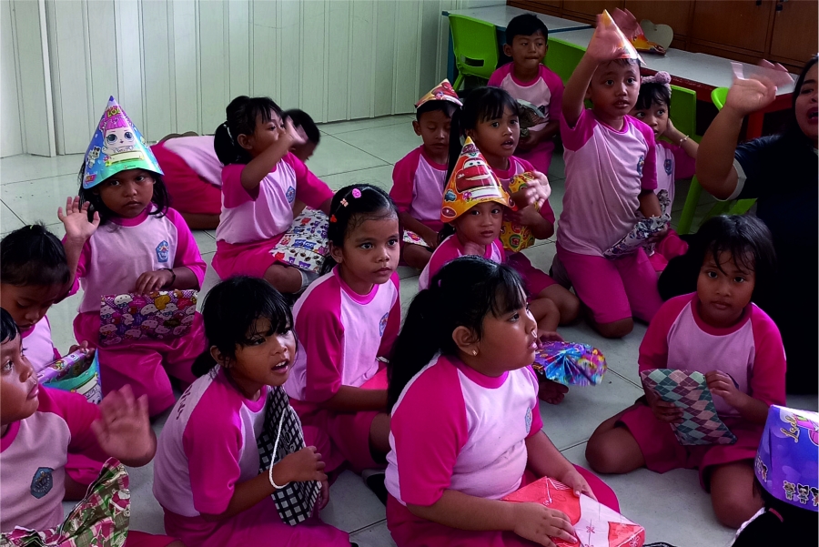 SMP Xaverius 2 Berbagi Kasih Dalam Rangka Hari Valentine